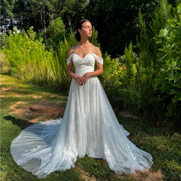 Wedding Dresses Pronovias Drens Pronovias Off-Shoulder Floral Lace